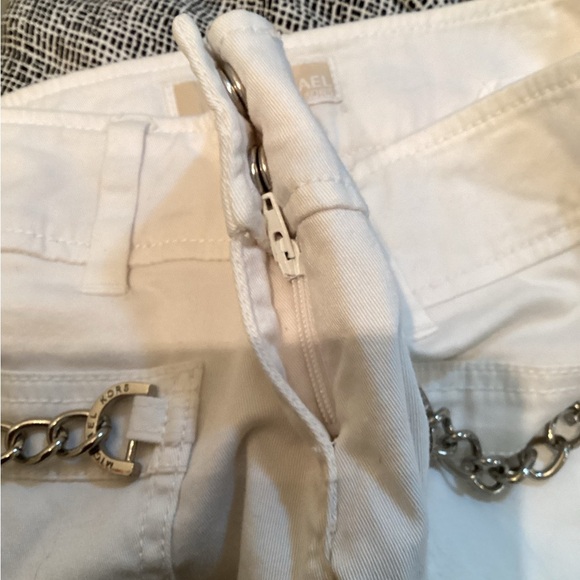 Michael Michael Kors white Bermuda shorts with chains Woman’s size 4 Pet… - Picture 7 of 12